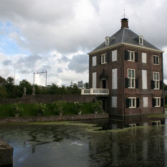 Hofwijck: opgang met brug en keermuur