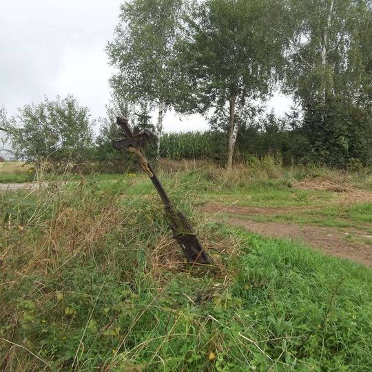 Kříž východně od Vintířova u rozcestí
