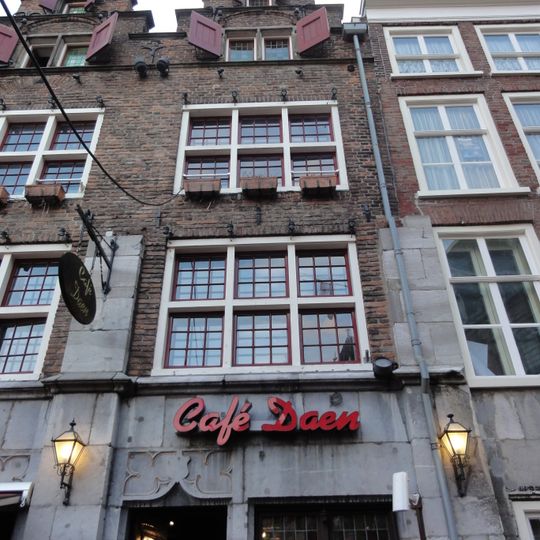 Pand, dat oudtijds deel uitmaakte van de Lakenhal en het Gewandhuis