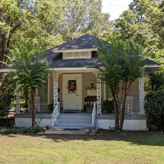 Chris Tompkins House