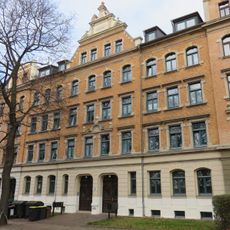 Mietshaus (zwei Hausnummern) in geschlossener Bebauung mit Vorgarten Margaretenstraße 34; 36