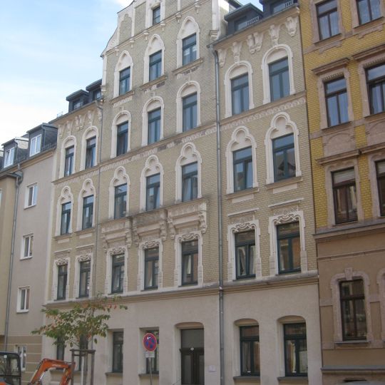 Mietshaus in ehemals geschlossener Bebauung Uhlandstraße 22