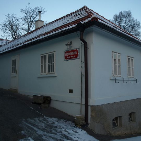 Pamětní deska 23. září 1921 v areálu Břevnovského kláštera