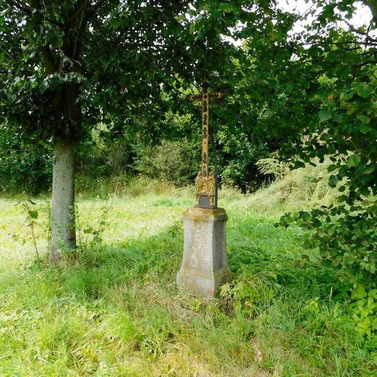 Kříž u nadjezdu dálnice mezi Humpolcem a Hněvkovicemi