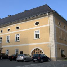 Pfarrhof und Teil der Stadtmauer