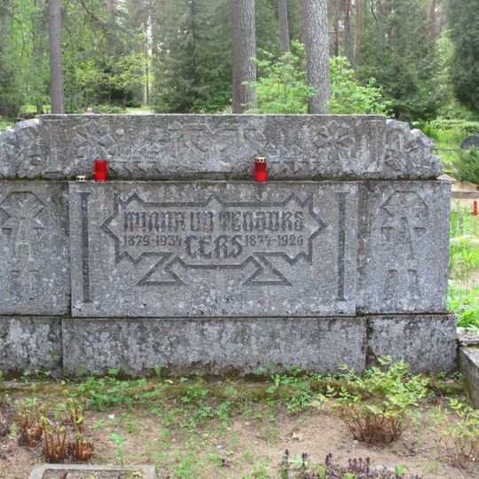 Kapa piemineklis Ceru ģimenei