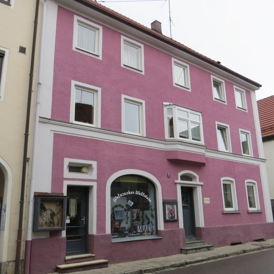 Wohn- und Geschäftshaus