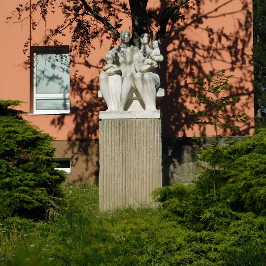 Sousoší Rodina na Václavském náměstí v Třebíči