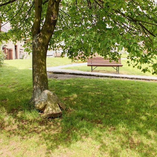 Smírčí kříž v Úsově na nádvoří zámku