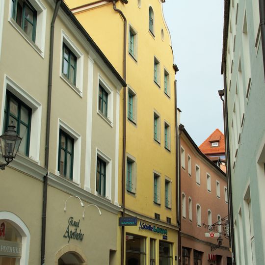 Wohn- und Geschäftshaus