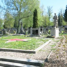 Pomník padlým rudoarmějcům na hřbitově v Lounech