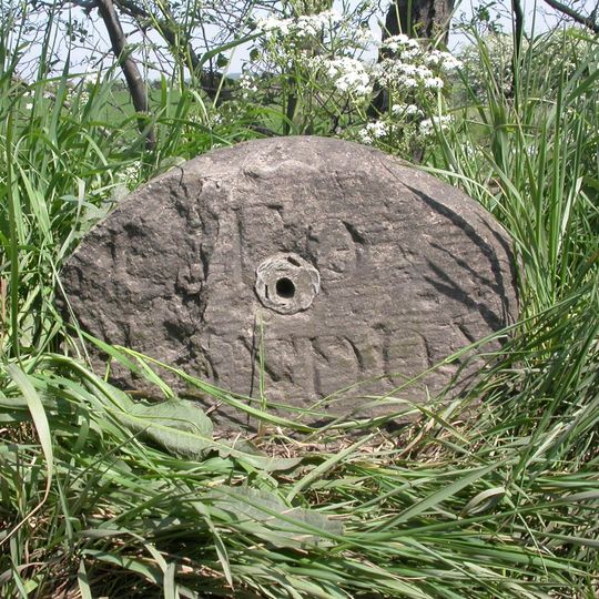 Milestone, Station Road; 100m S Newenden Bridge