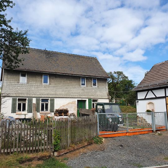 Häuslerhaus mit Wirtschaftsgebäude Dorfstraße 34