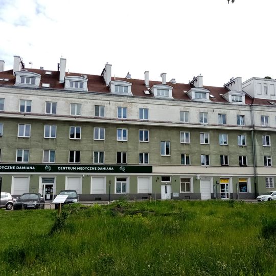 Blok przy ulicy Racławickiej 27