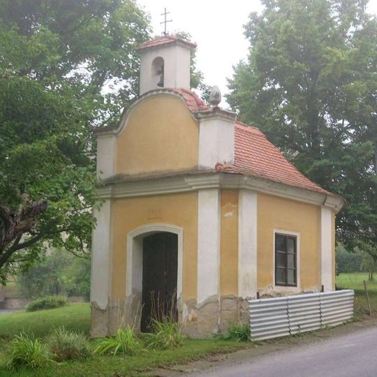 Kaple na návsi v Rochově