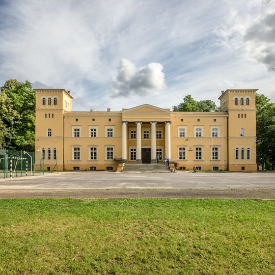 Palace in Mroczeń