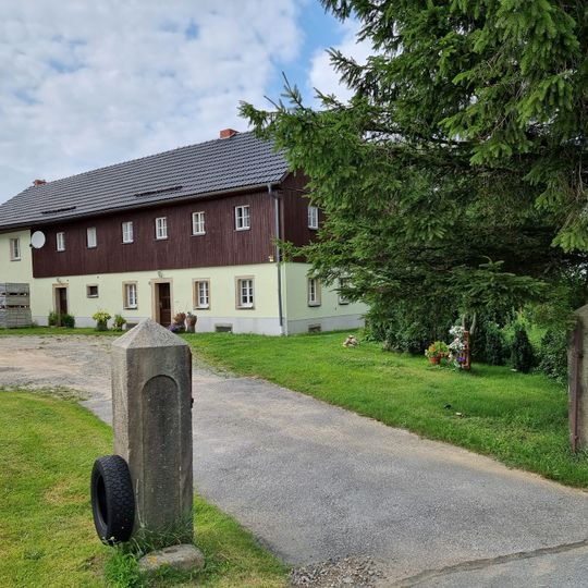 Wohnstallhaus und Toreinfahrt eines Bauernhofes Niedere Straße 26