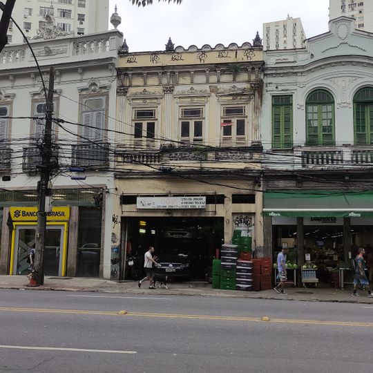 Edifício à rua das Laranjeiras, nº 398
