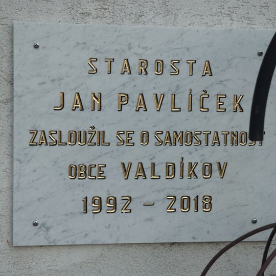 Pamětní deska starosty Jana Pavlíčka ve Valdíkově