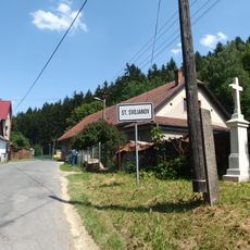 Kříž jižně od Skalského Dvoru u křižovatky