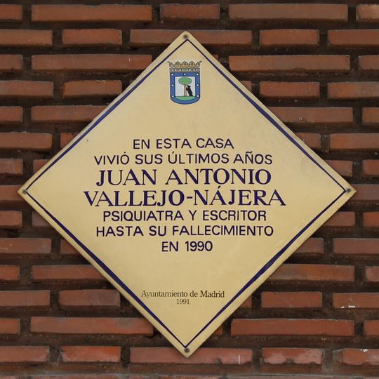 Commemorative plaque to Juan Antonio Vallejo-Nájera