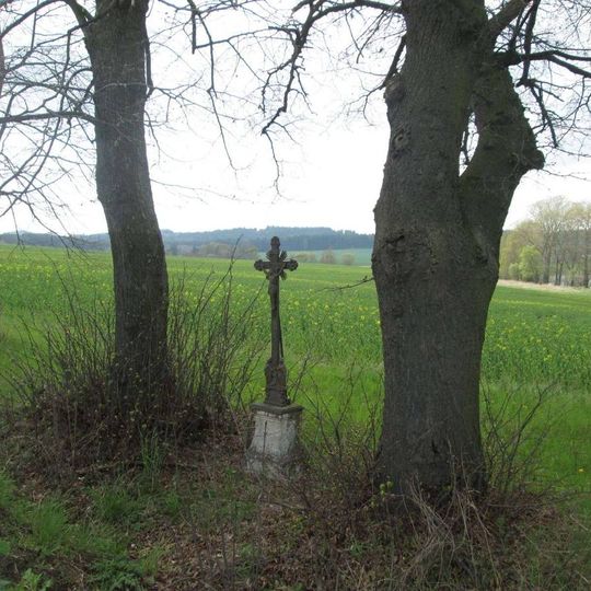 Kříž jižně od Ústrašína