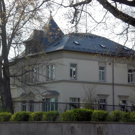Villa Dresdener Straße 8