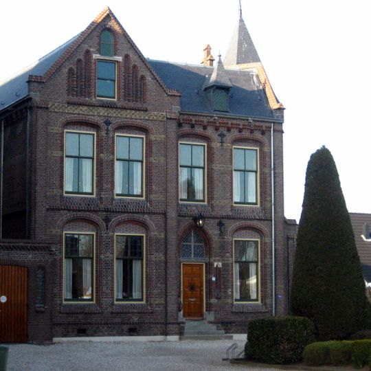 Pastorie van de Petrus en Pauluskerk