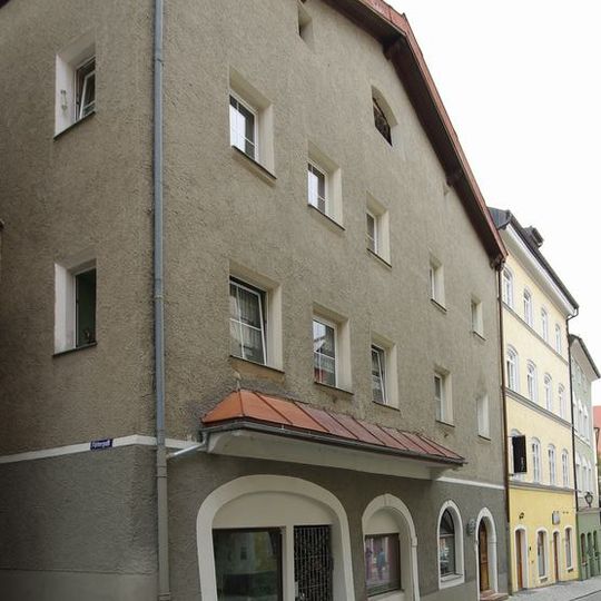 Wohn- und Geschäftshaus