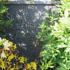 Pomník Dukelským hrdinům na náměstí v Nýrsku