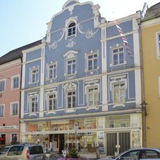 Wohn- und Geschäftshaus