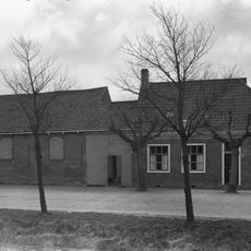 Boerenhuis met langsgevel aan de straat