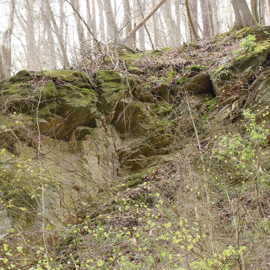 Steinbruch und Felsen SW von Rückersbach