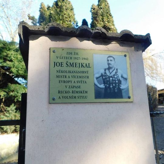 Pamětní deska Joe Šmejkala v Mnichovicích