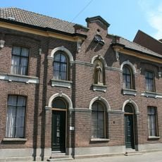 Gesticht Pius, hoofdgebouw uit 1871,met een mengeling van Neo-Barokke en Neo-Classicistische stijlvormen