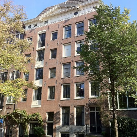 Pand achter gezamenlijk gevel met het nr 45