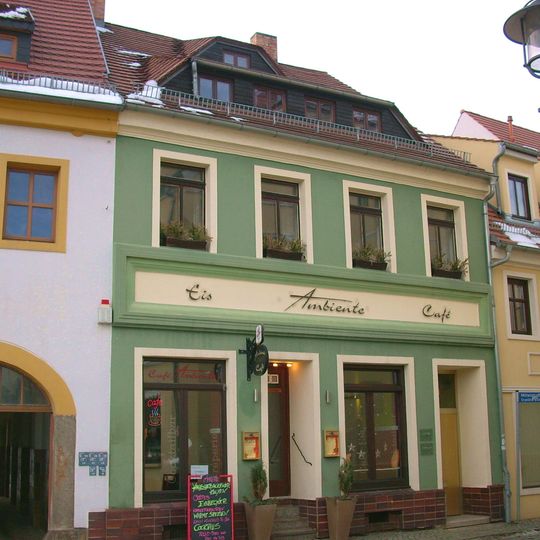 Wohnhaus in geschlossener Bebauung, mit Laden Markt 5