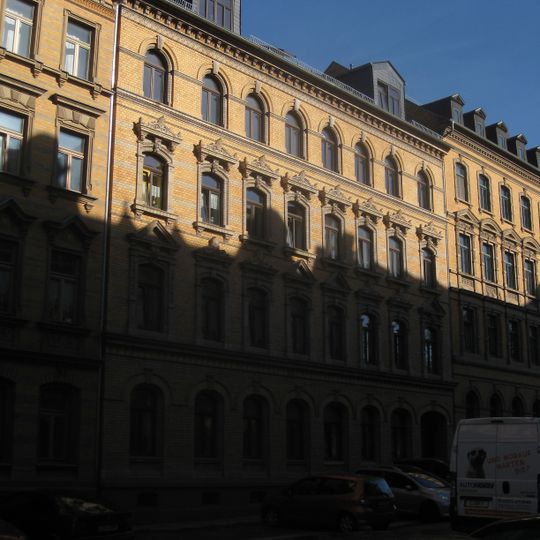 Mietshaus in geschlossener Bebauung Lohrstraße 2