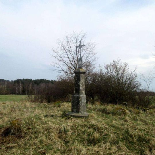 Kříž jihovýchodně od Těchonic