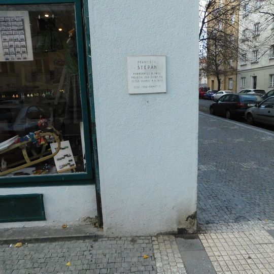 Pamětní deska Františka Štěpána na domě Eliášova 791/31 v Bubenči