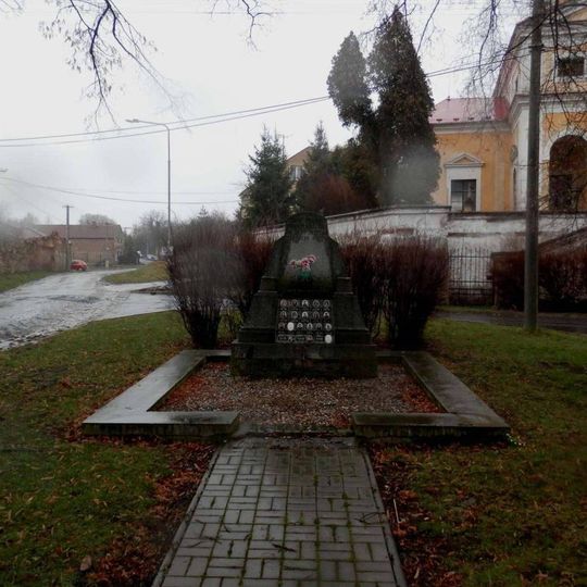 Pomník padlým v Dolních Chvatlinách