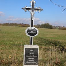 Kříž u silnice západně od Radkovic u Hrotovic