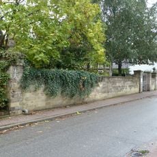 Sprinkstraat 6: Three marl fence pillars with vase-shaped crowns