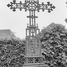 Calvariekruis achter de Annakapel op het kerkhofje