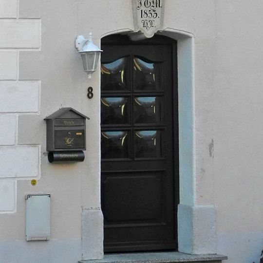 Türstock mit Schlussstein Mittelstraße 8