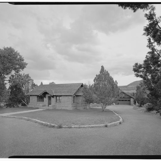 Saddlehorn Caretaker's House and Garage