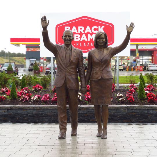 Scultura di Barack e Michelle Obama