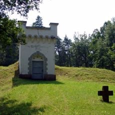 Zwei Steinkreuze beim Wasserhochbehälter
