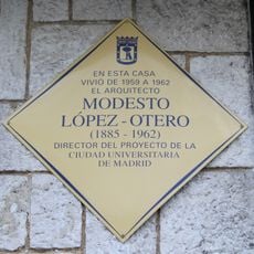 Commemorative plaque to Modesto López-Otero