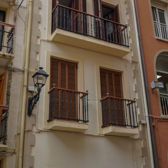 Casa Menditxo Enparantza 3 / Arnao Generalen 5